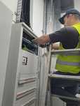 Efectuez instalații sau reparatii electrice