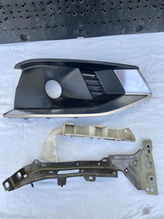 Bara fata grila audi A4 B9