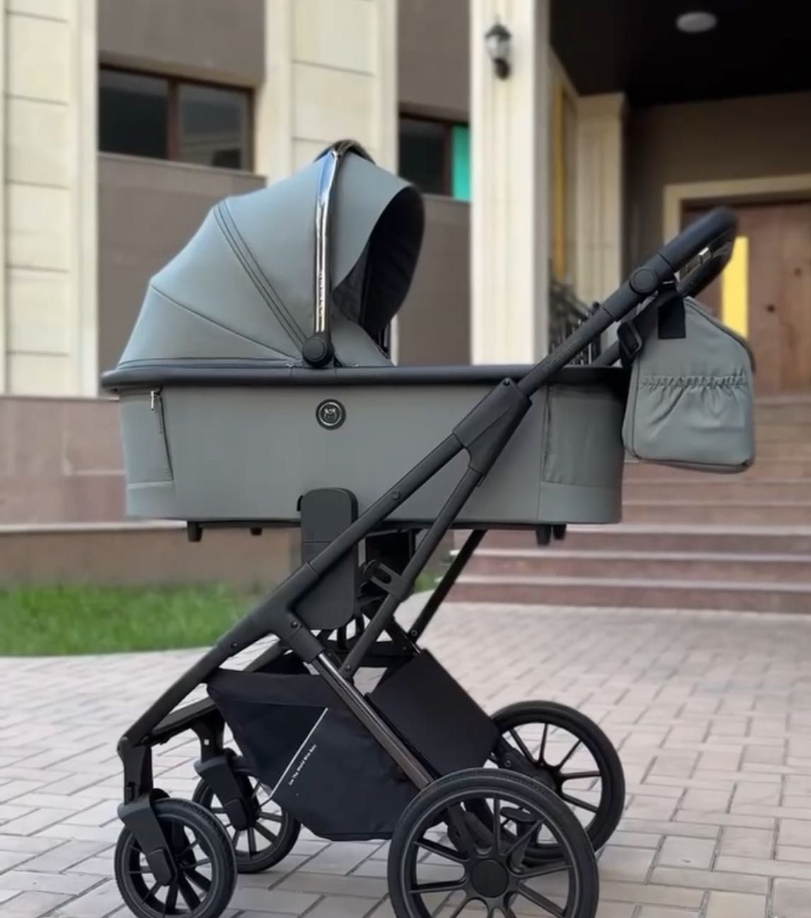 Продается б/у коляска Ining baby 2 в 1