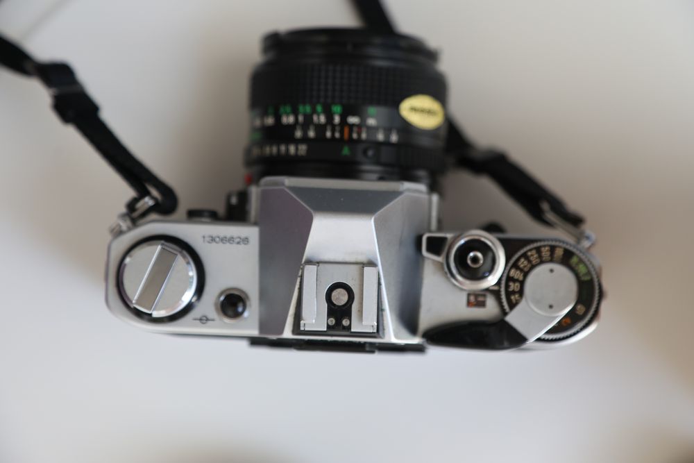 Canon AE-1 camera cu film in stare foarte buna