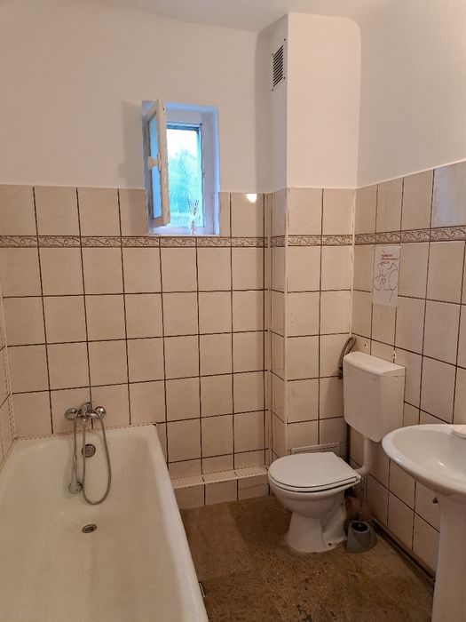 Inchiriez parter casa