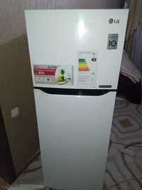 Холодильник LG белый