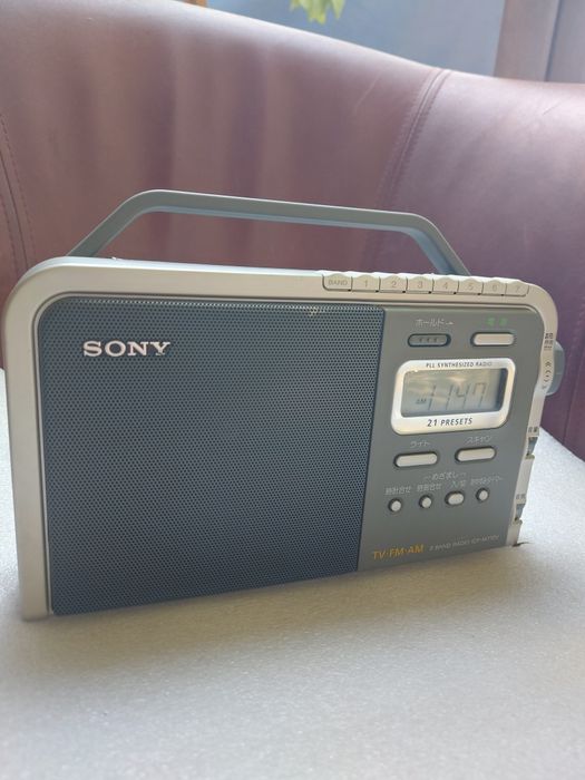 Радио с часами SONY