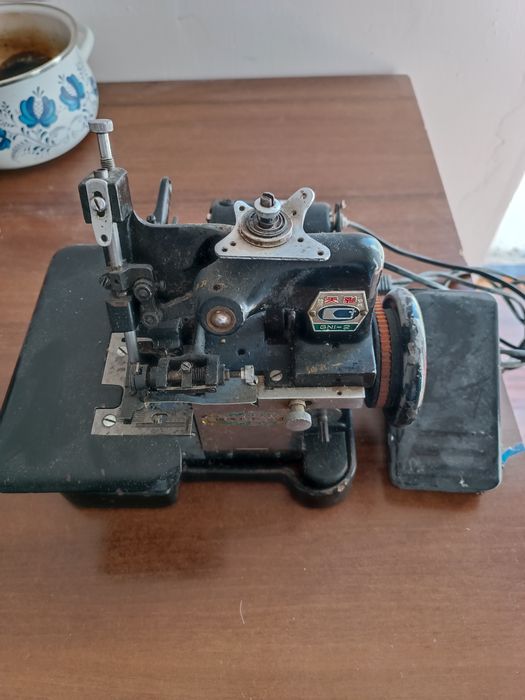 Продам б/у оверлок