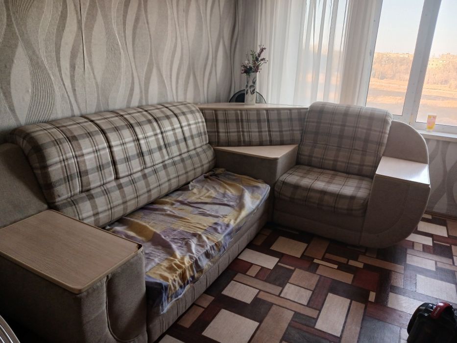 Отдам диван угловой б.у. на дачу