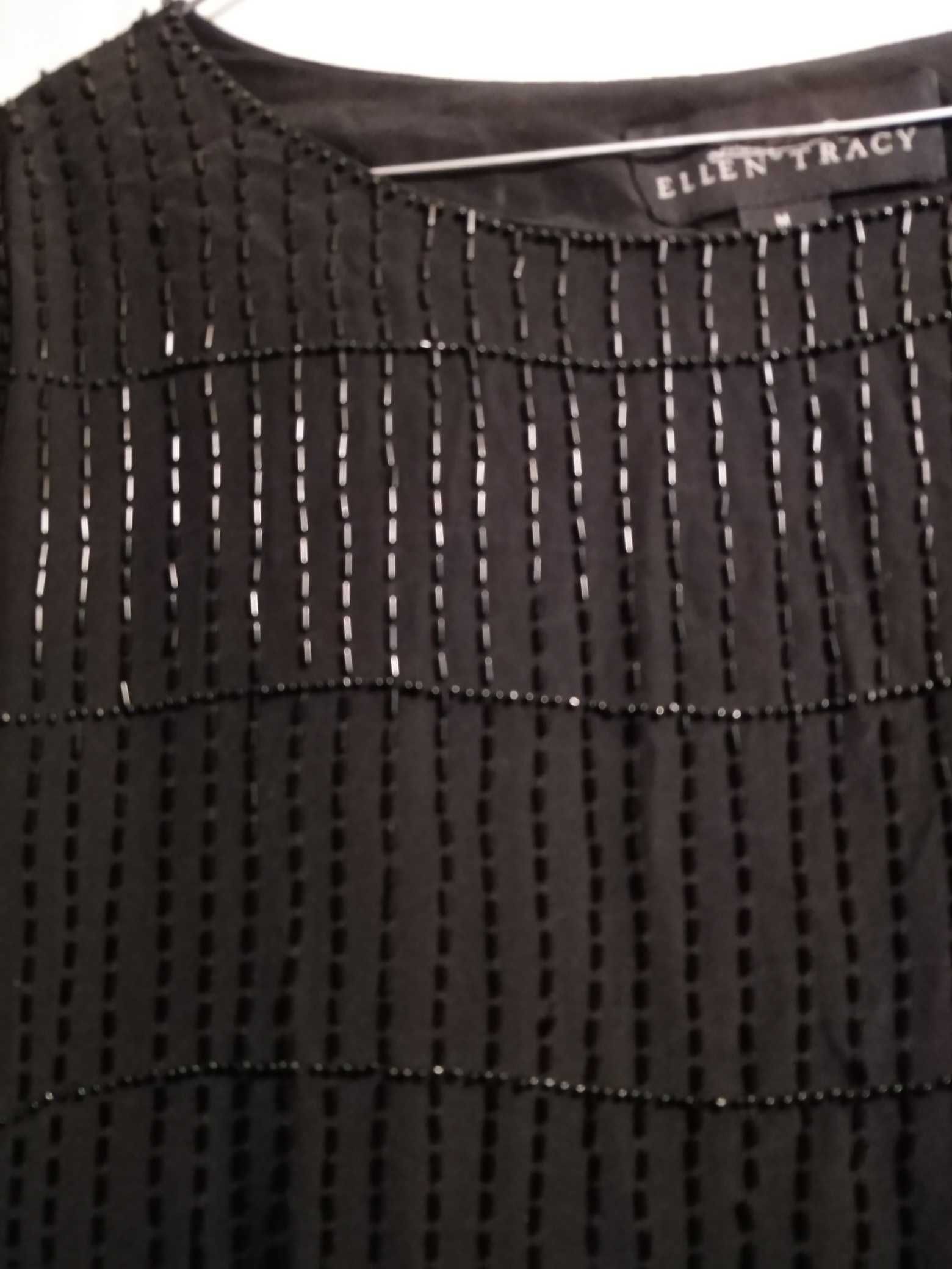 Bluza neagra cu margele aplicate