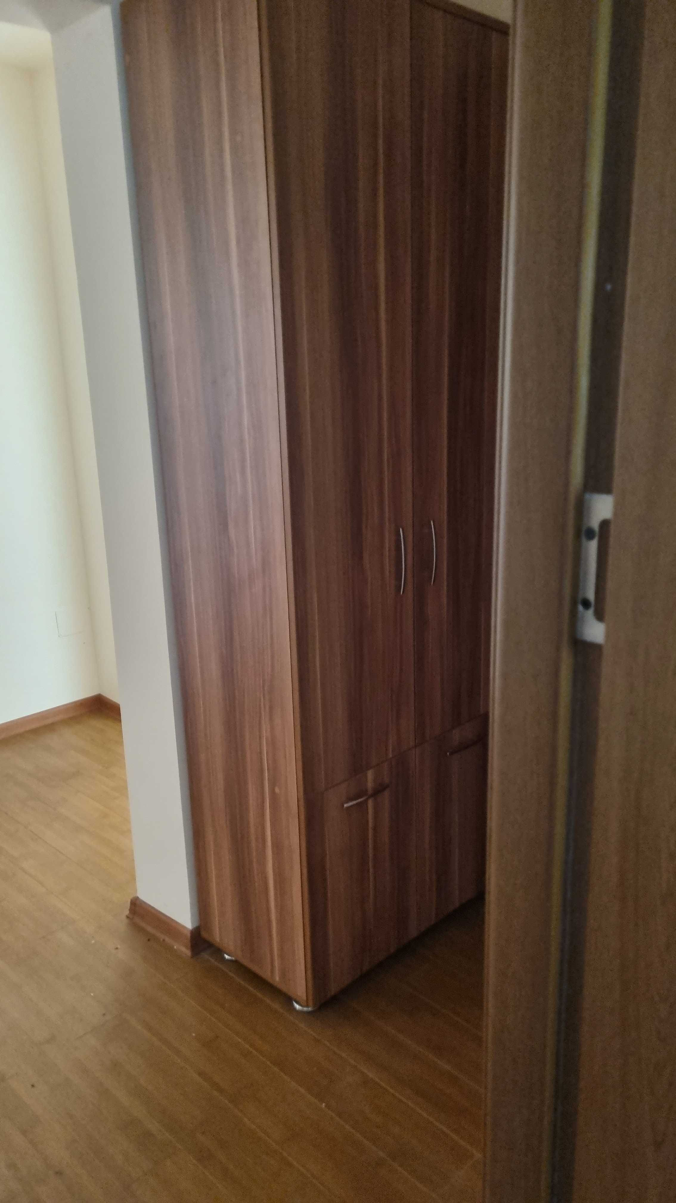 Închiriez apartament 3 camere