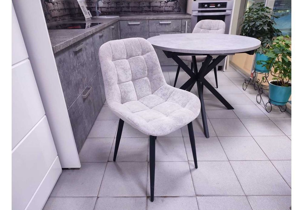 Отдам два стула.