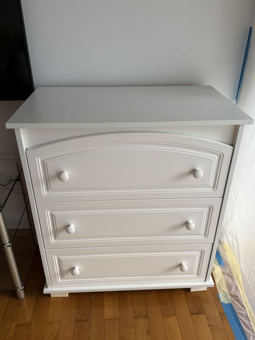 Comodă albă din MDF cu 3 sertare