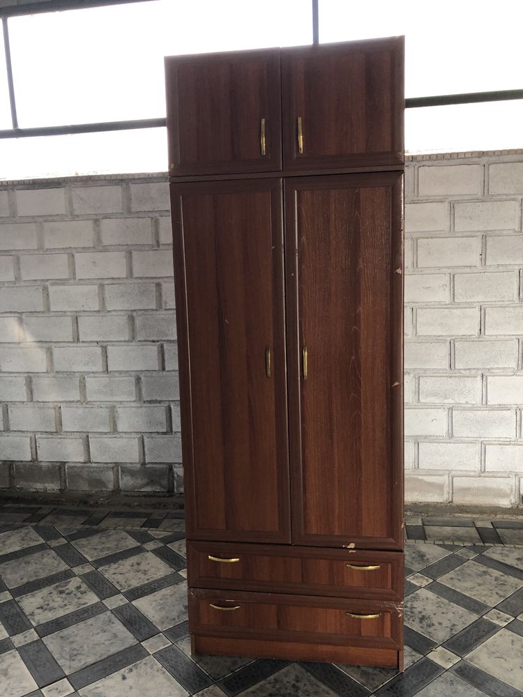 Продам старый шкаф