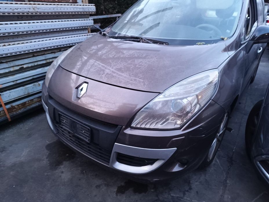 Faruri cu xenon Renault Scenic 3 an 2011