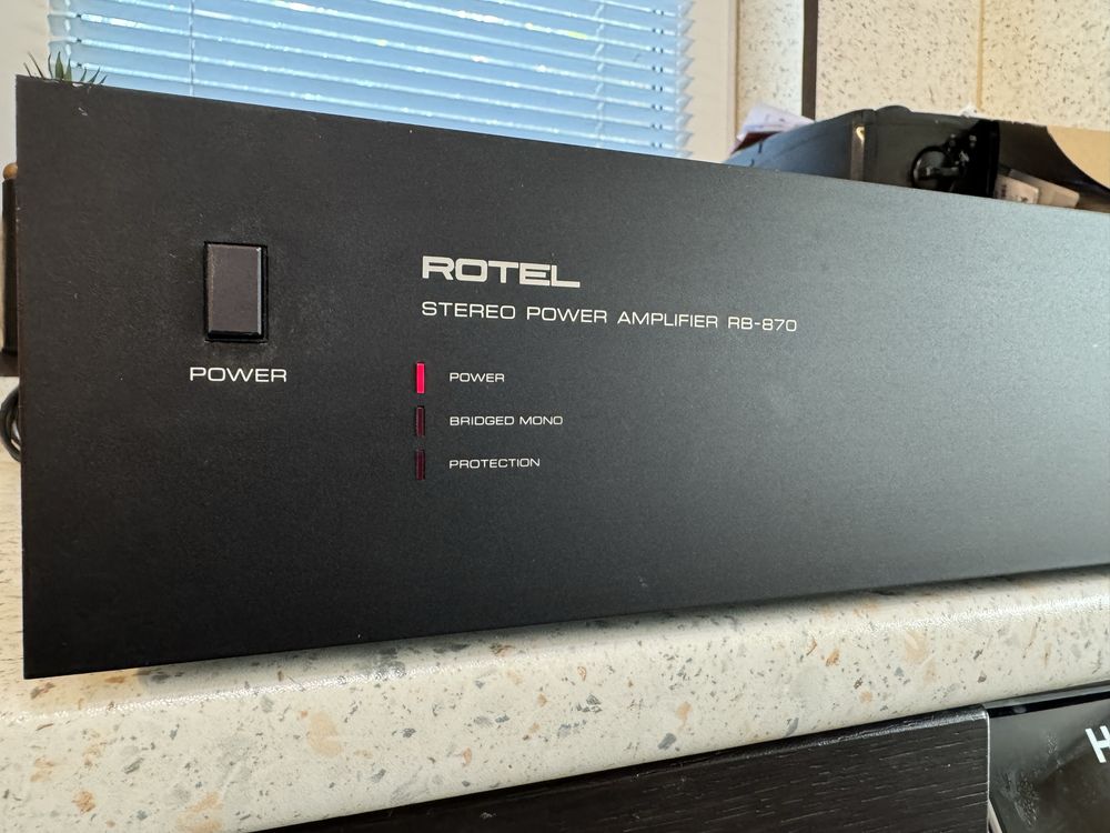 Стъпало Rotel RB-870