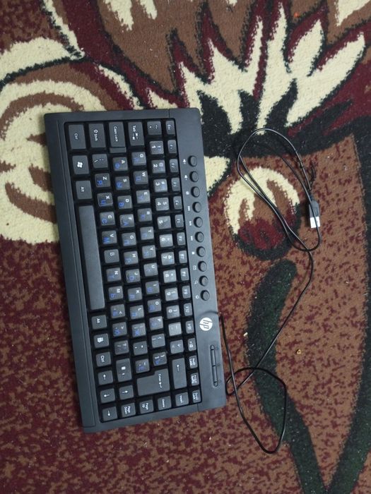 Netbook sony. 4/256 gb. Dasturlash uchun zo'r. Batareyka saqlamaydi