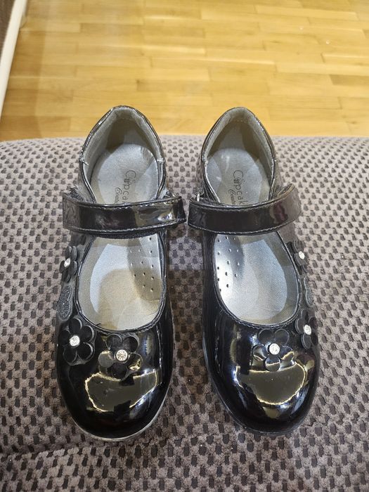 Детски черни обувки