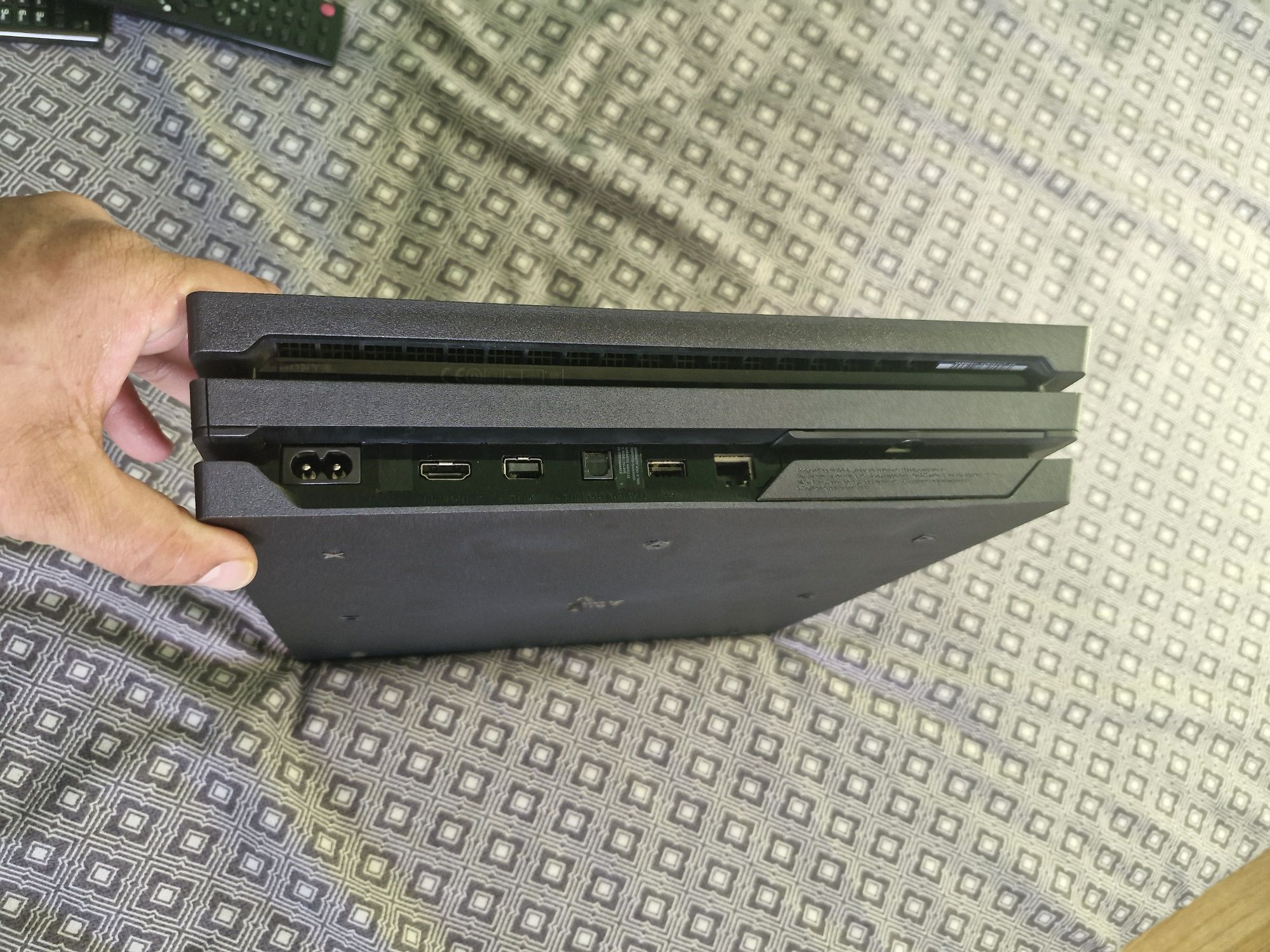 PS 4 PRO 1TB като нова