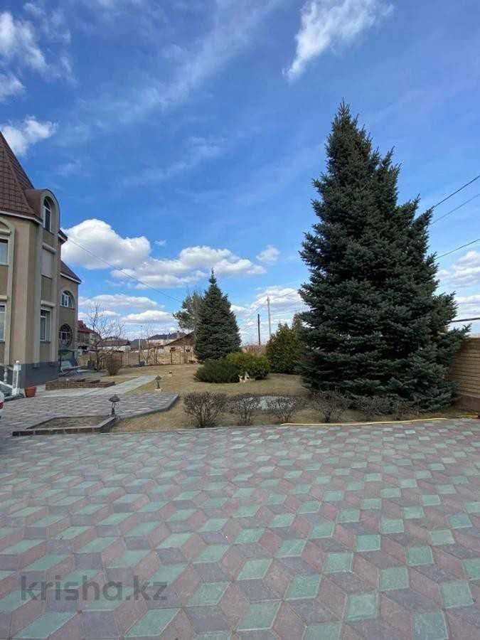 2 этажный дом в центре города.