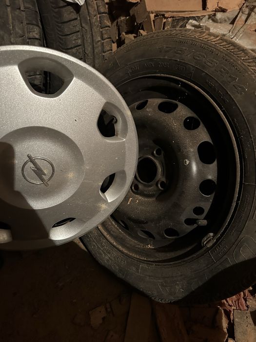 Гуми с джанти  и тасове Опел 14”