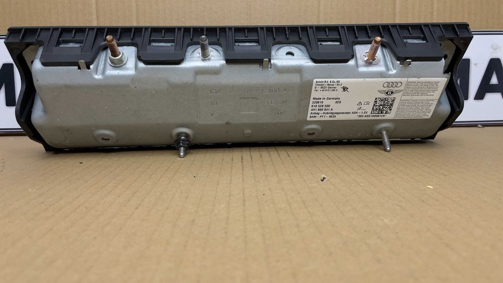AIRBAG крака AUDI A8 S8 D4 4H1880841A