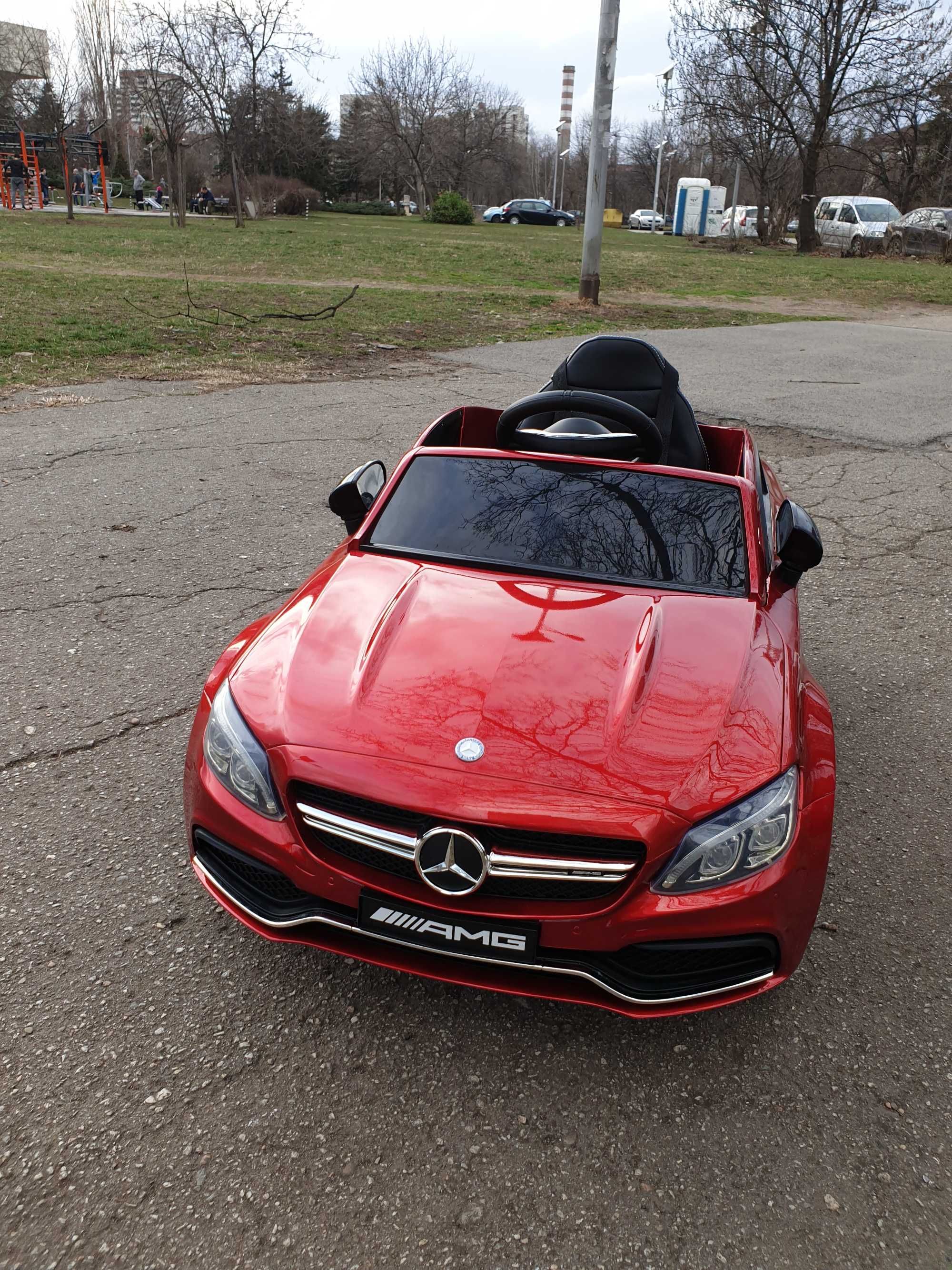 Детска акумулаторна кола Mercedes AMG C63