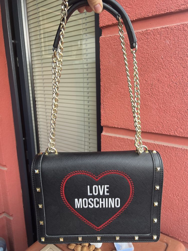 Оригинална Дамска чанта Love Moschino черна със сертификати