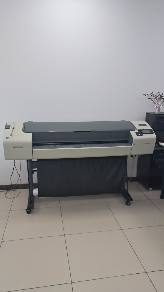 Продам плоттер НР T790