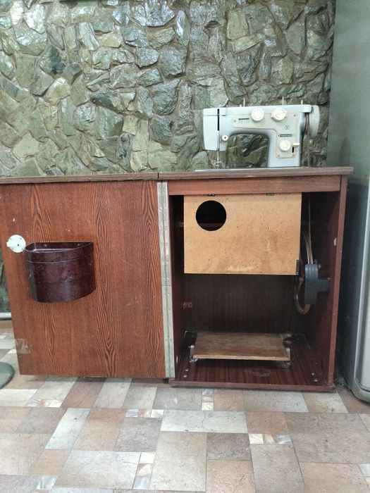 Продам швейну машину Подольск