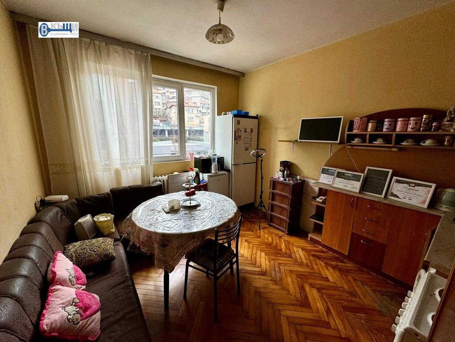 Продава се Двустаен апартамент в Велико Търново, Център - 70 кв.м за 1358 €/кв.м - Снимка #1
