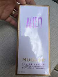 Vând parfum Alien