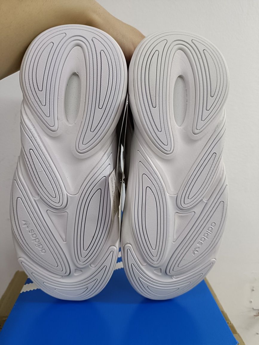 Adidas Ozelia номер 40 2/3, 41 1/3, 42 2/3, 44, 44 2/3