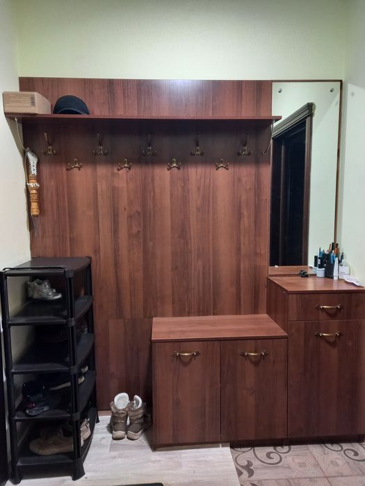 Продам прихожая коричневая