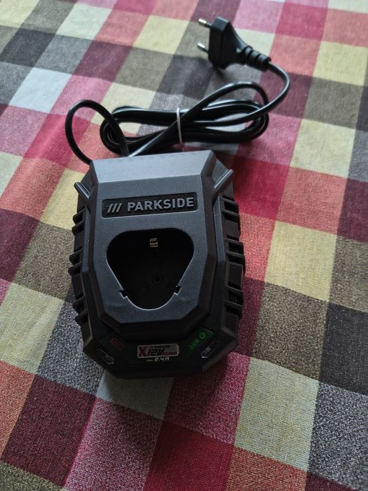 Încărcător Parkside 2,4Ah/12V