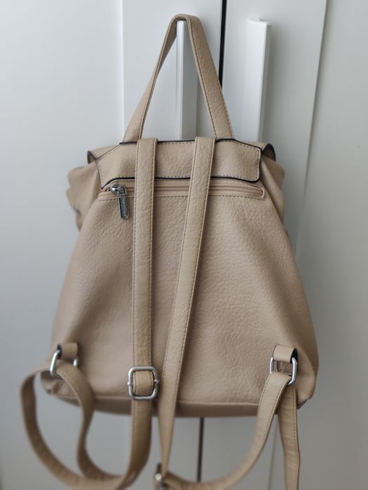 Дамска бежова раница