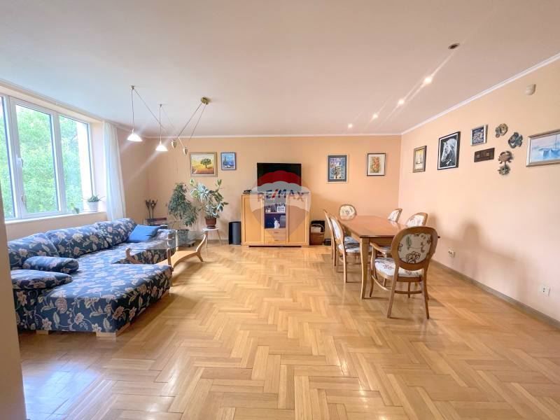 Продава се Тристаен апартамент в Варна, Бриз - 120 кв.м за 1959 €/кв.м - Снимка #7