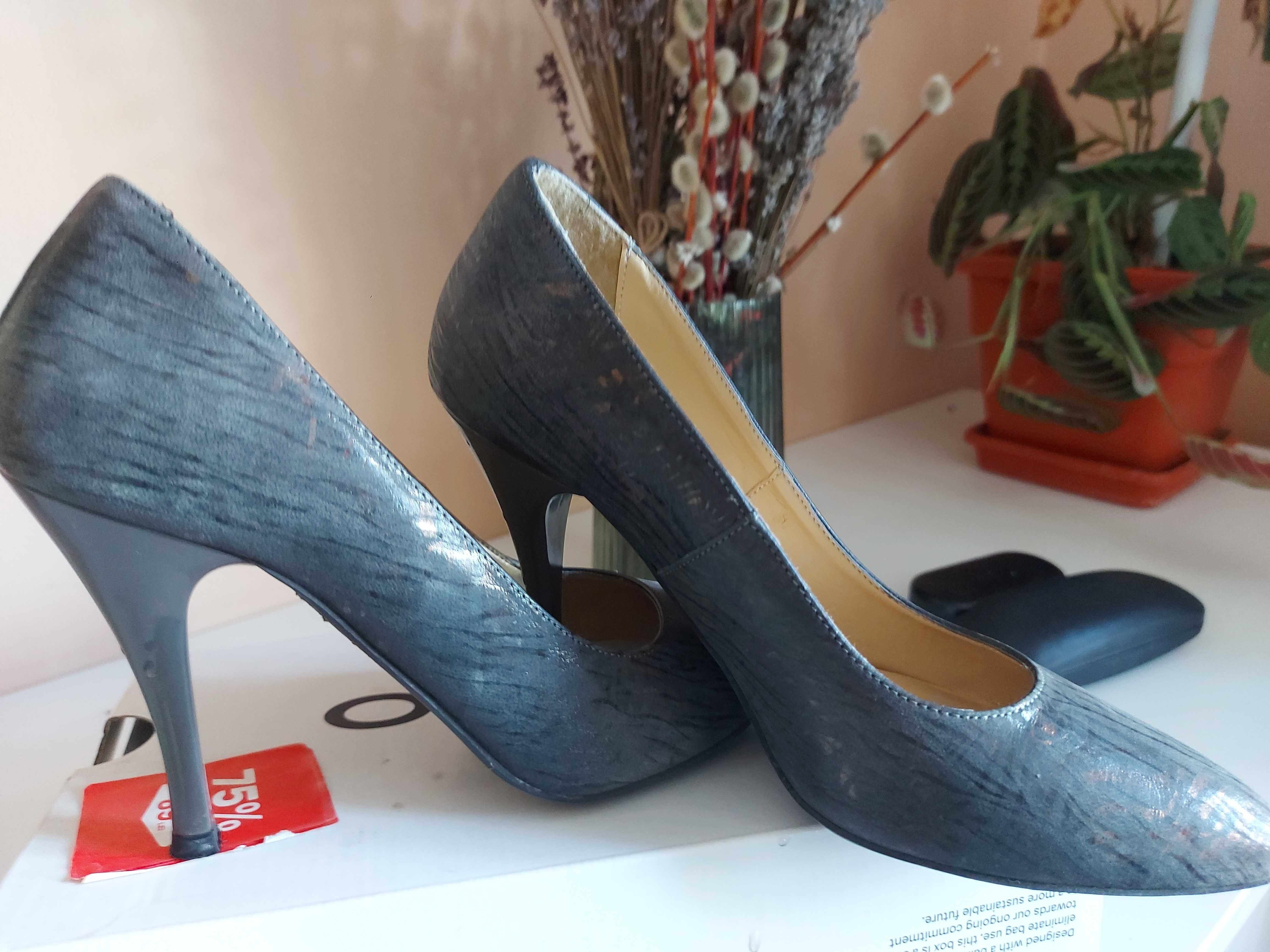 Vand pantofi stiletto ,gri ,piele,incaltati de 3 ori ,stare impecabila