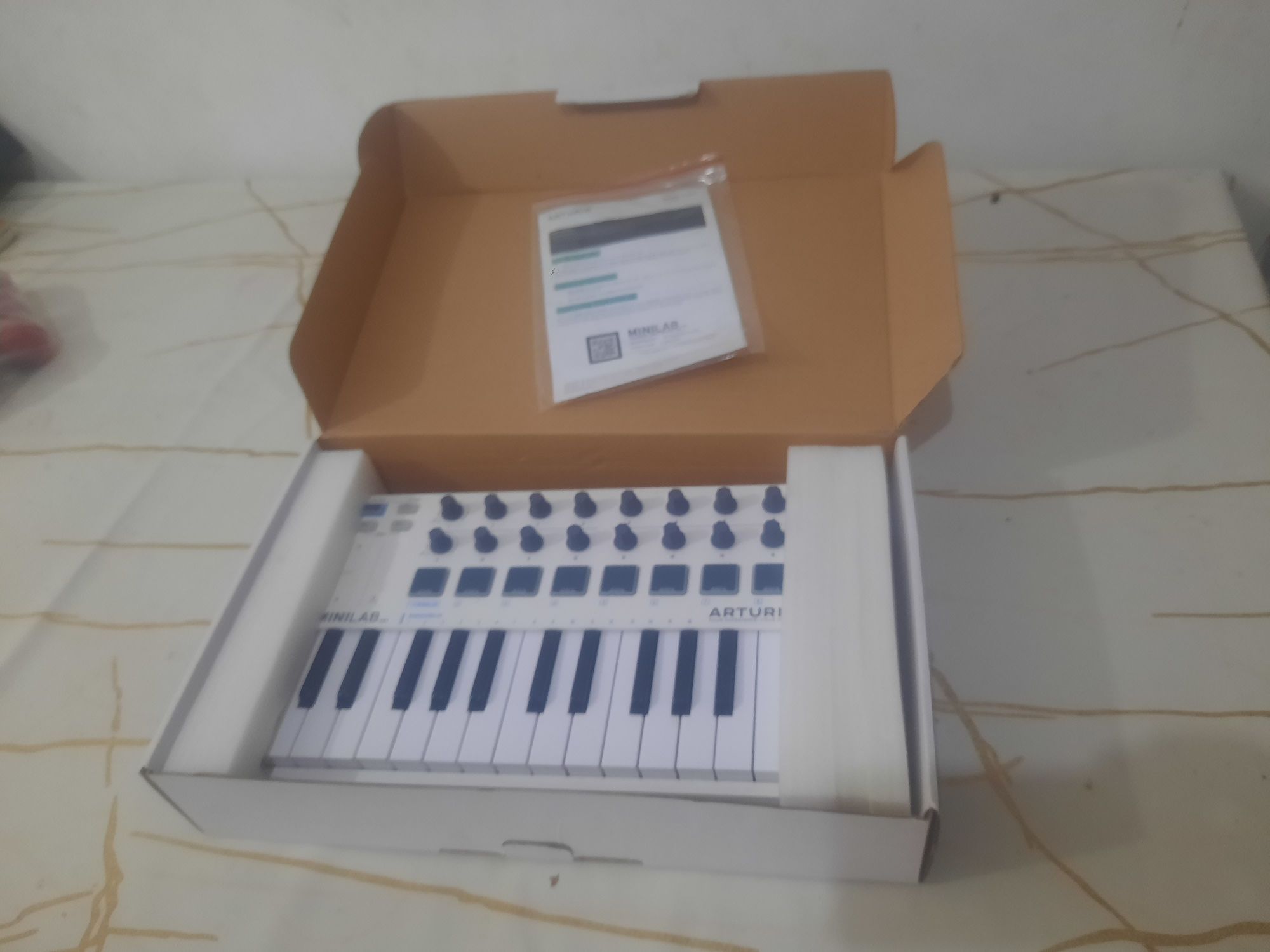 MIDI клавиятура ARTURIA