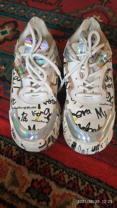 Кроссовки женские