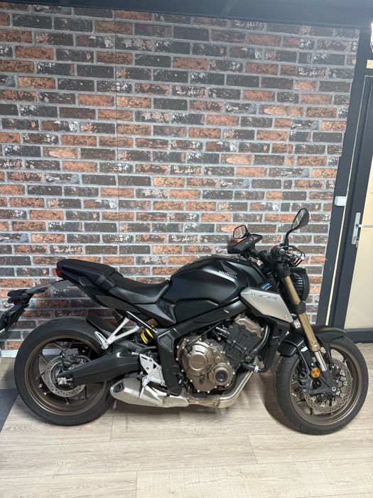 Honda cb650r ca noua 2450km