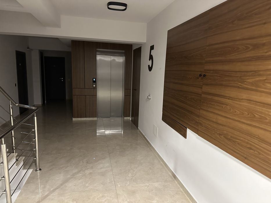Proprietar - vand apartament NOU 3 camere