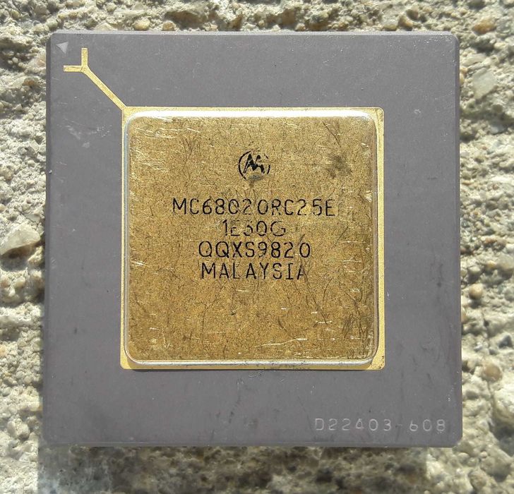 Procesor de colectie - Motorola  MC68020RC25E 25MHz