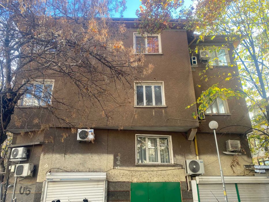 Продава се 4-стаен апартамент 158 кв.м  Пловдив/Център – 4 изложения,