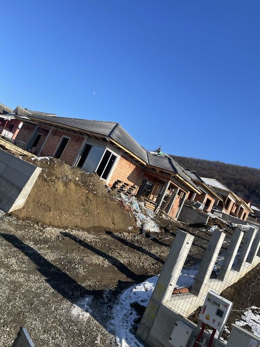 Construim case la rosu , semifinisat si finisat