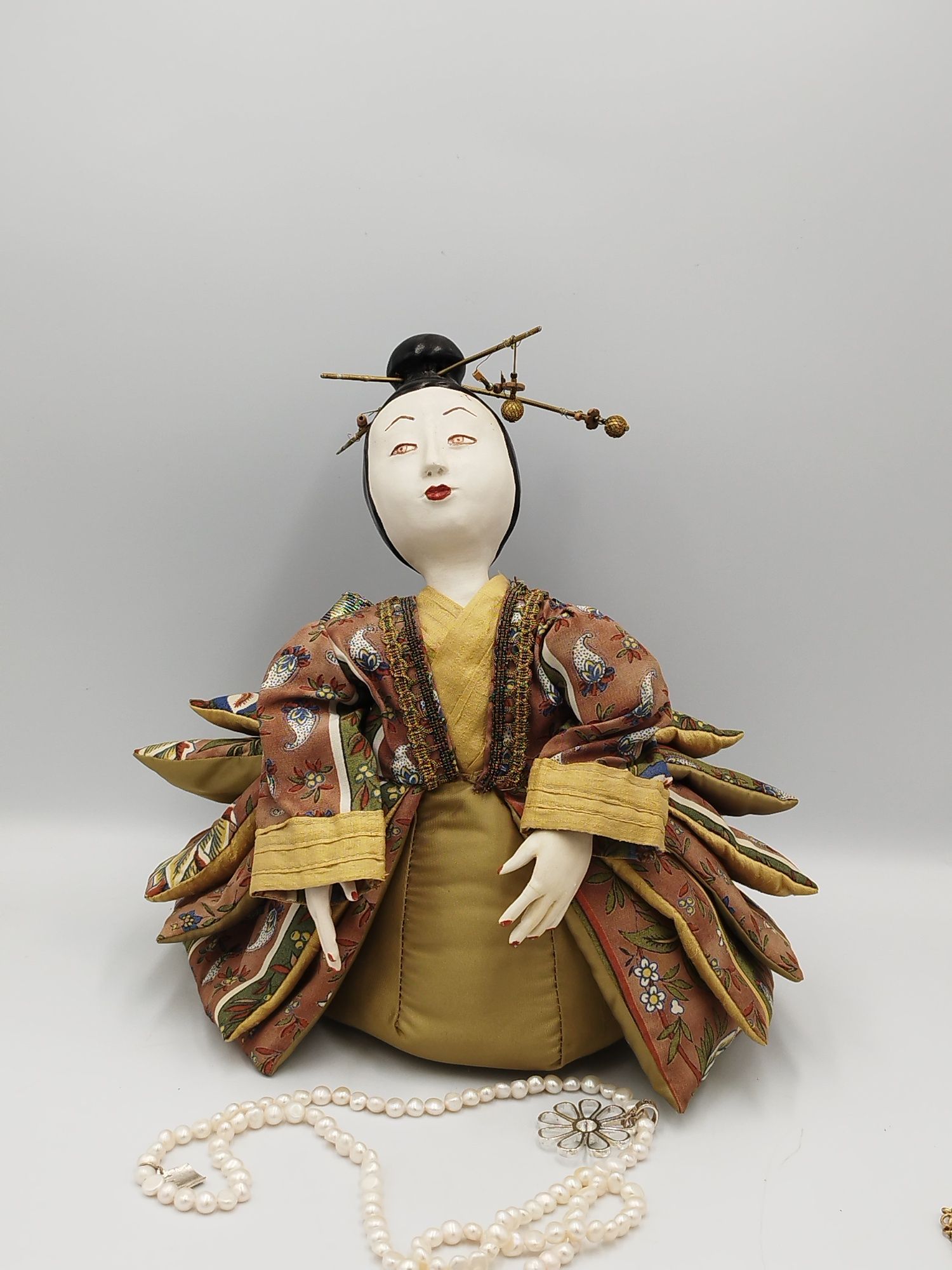 Японска винтидж кукла Хи́на (Hina doll).