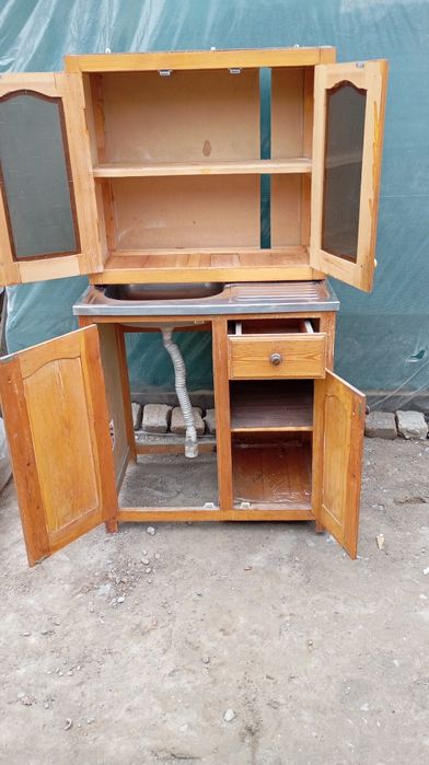 Продам кухоный гарнитур  в нормальном состоянии