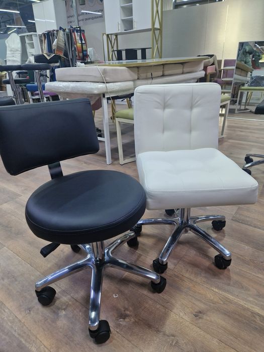 Стул для мастера со спинкой