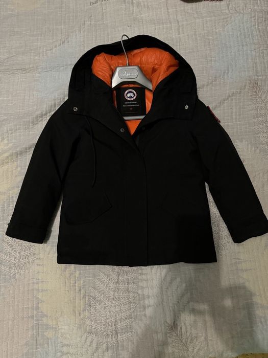 Теплая куртка Canada goose
