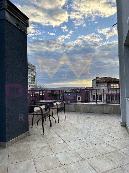 Двустаен апартамент, Колхозен пазар