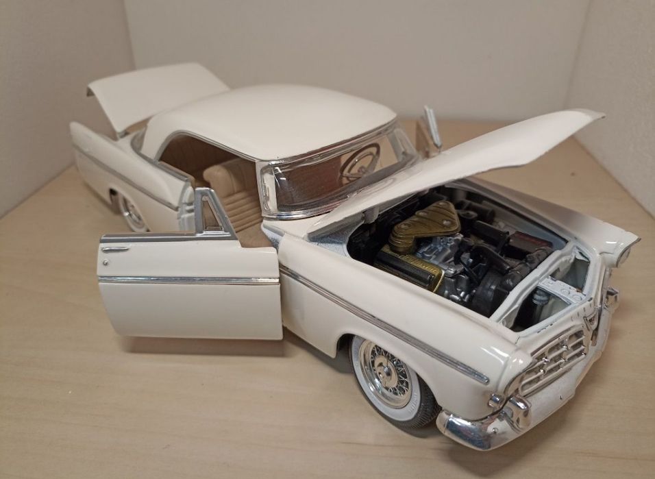 Chrysler 300B 1956
Scara 1:18
Maisto

Pozele reflectă realitatea. Se v