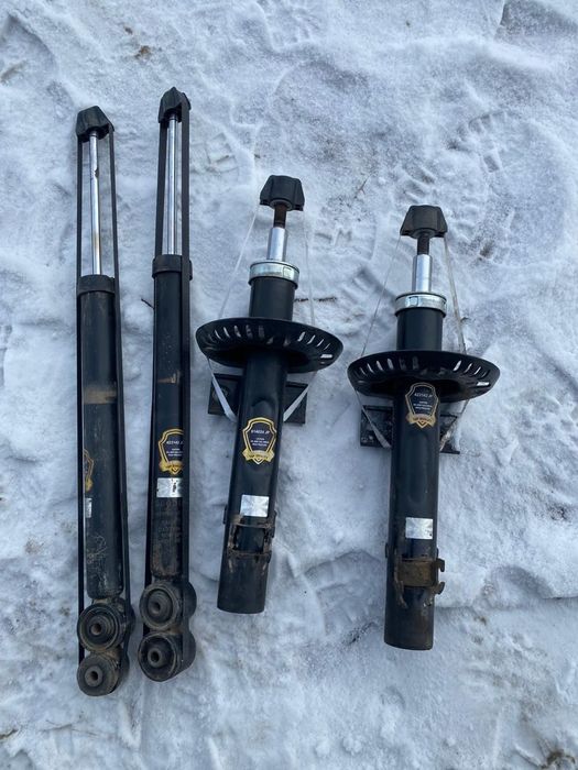 Продам Japanparts амортизаторы передние и задние 
рабочие стояли на Vo