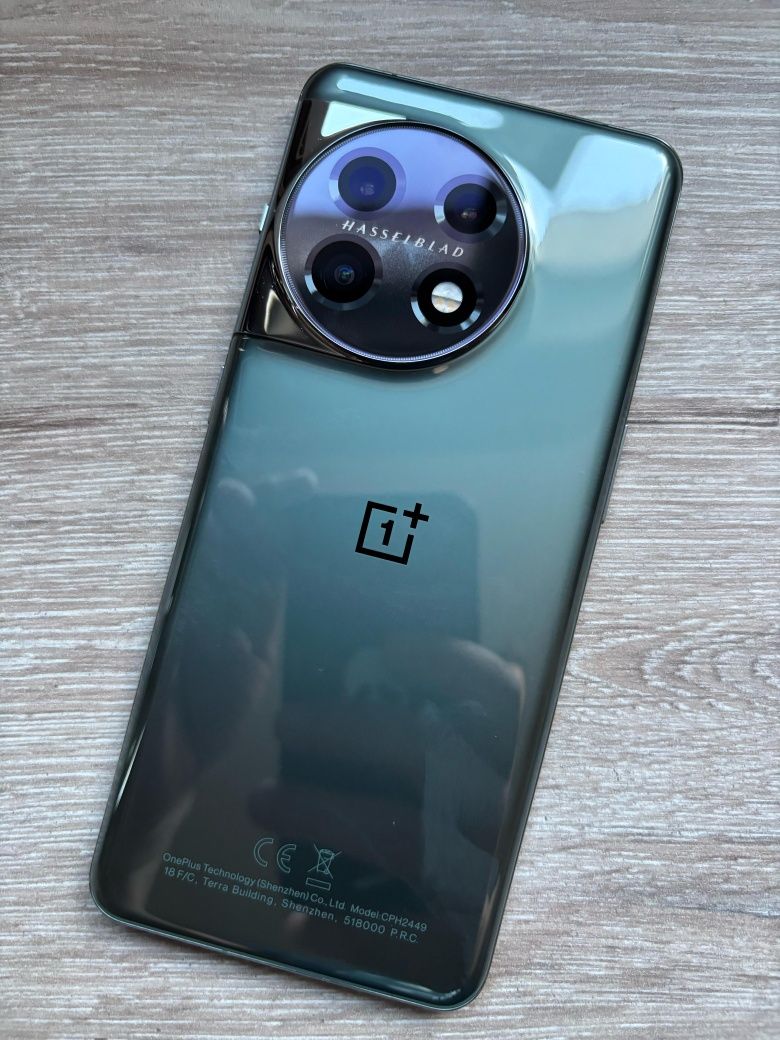 Продам Oneplus 11-256gb