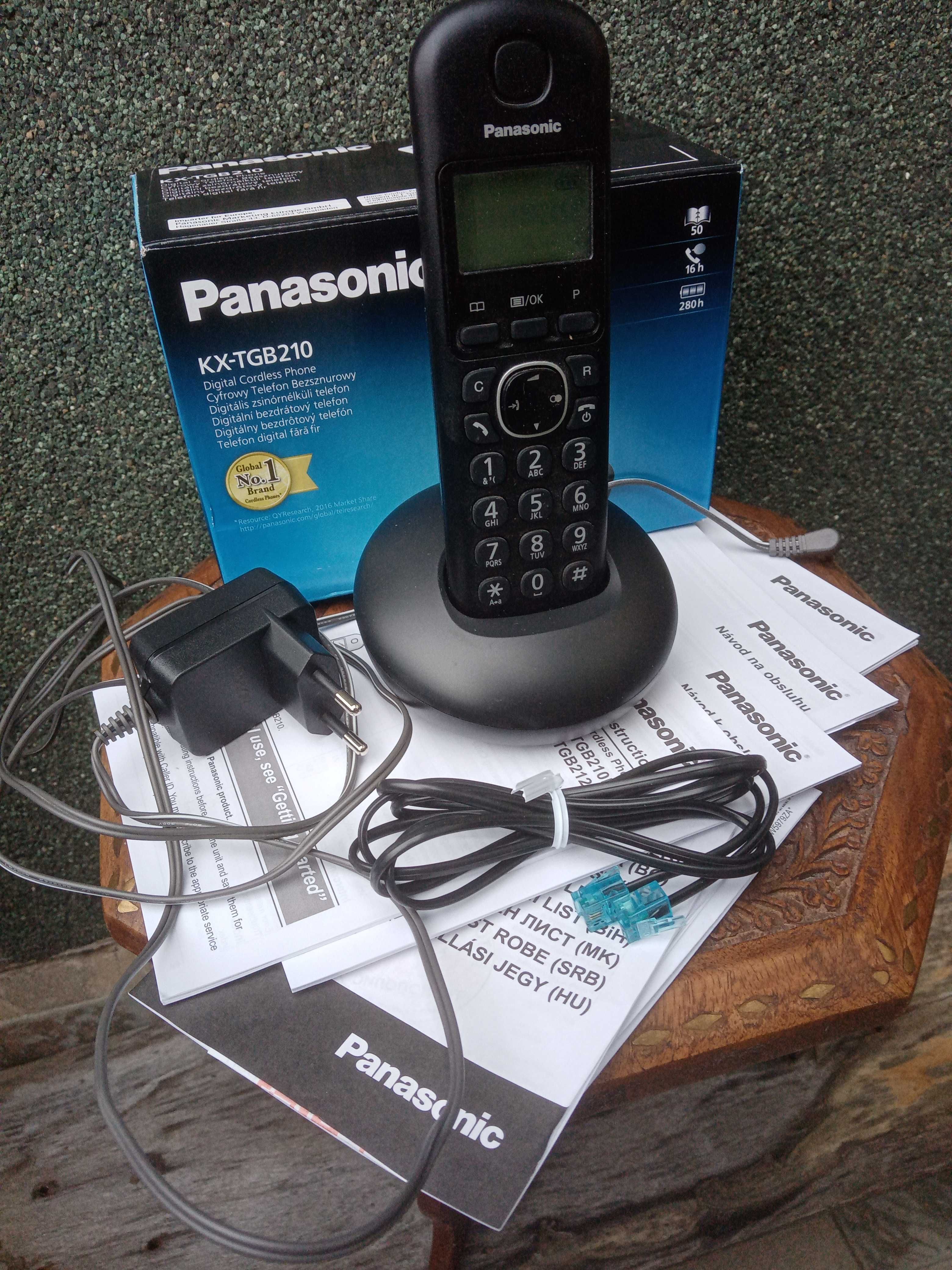 Телефон (стационарен)   PANASONIC  с безжична (подвижна) слушалка.